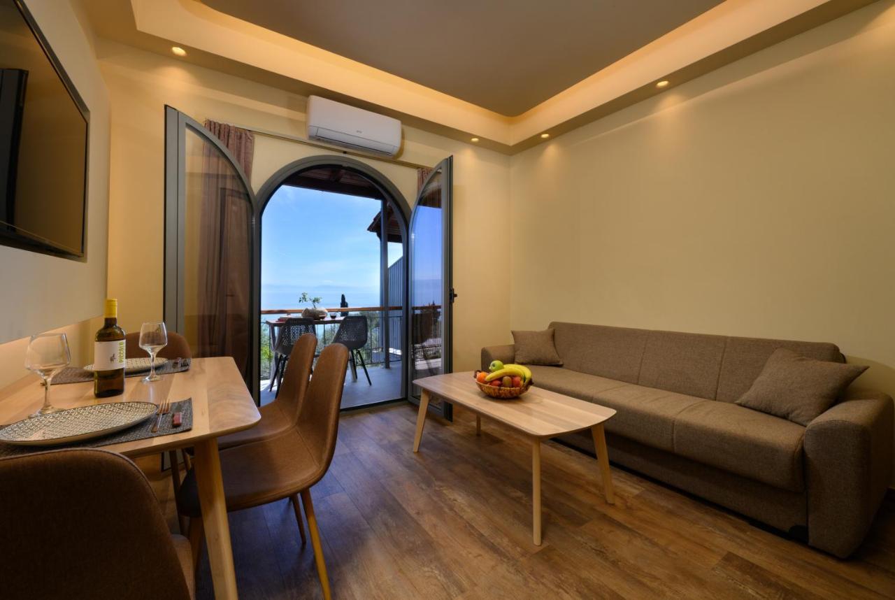 Seven Keys Luxury Suites Achílleion Eksteriør bilde
